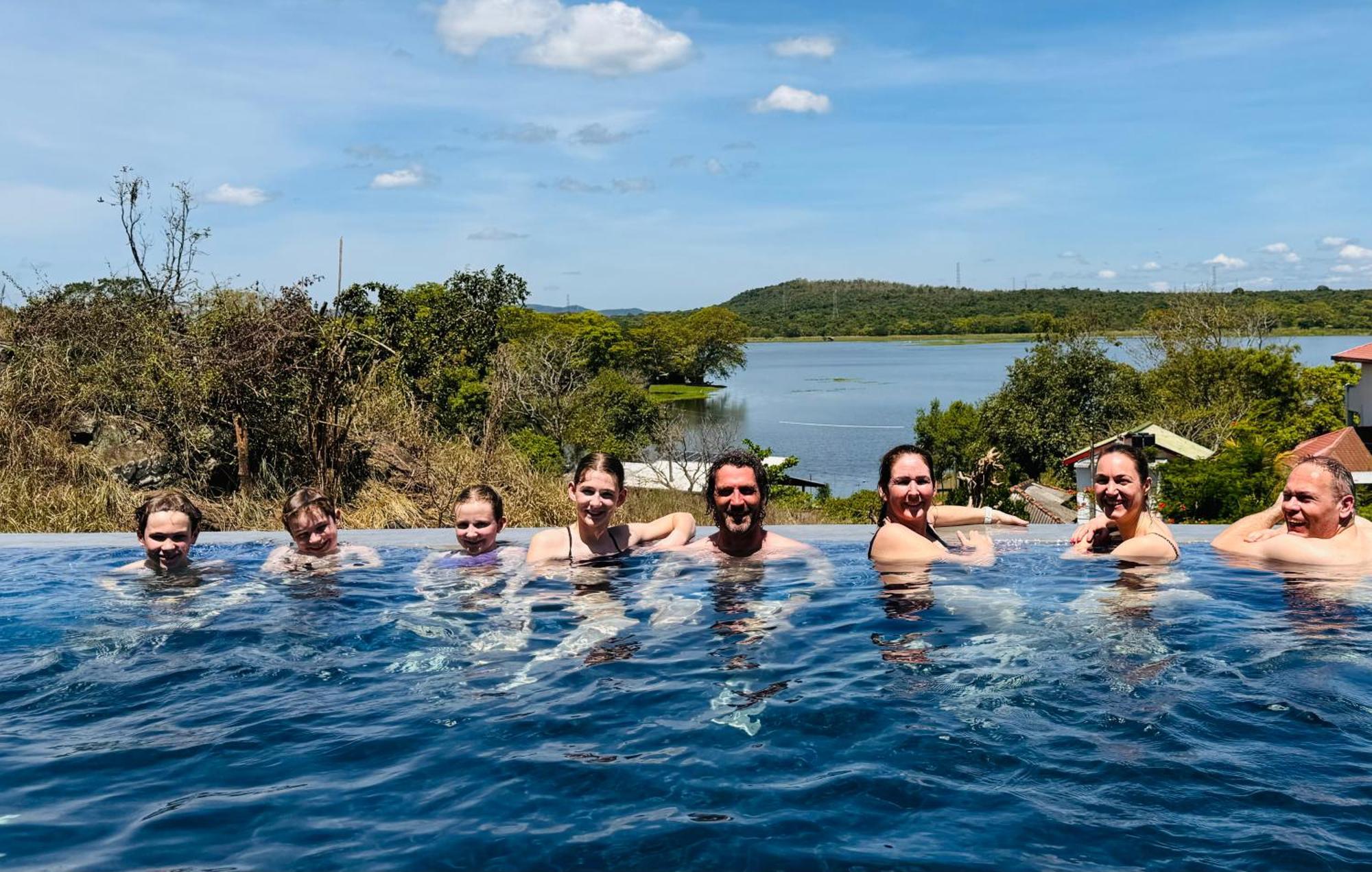 Sundown Lake Hotel & Spa Хабарана Экстерьер фото