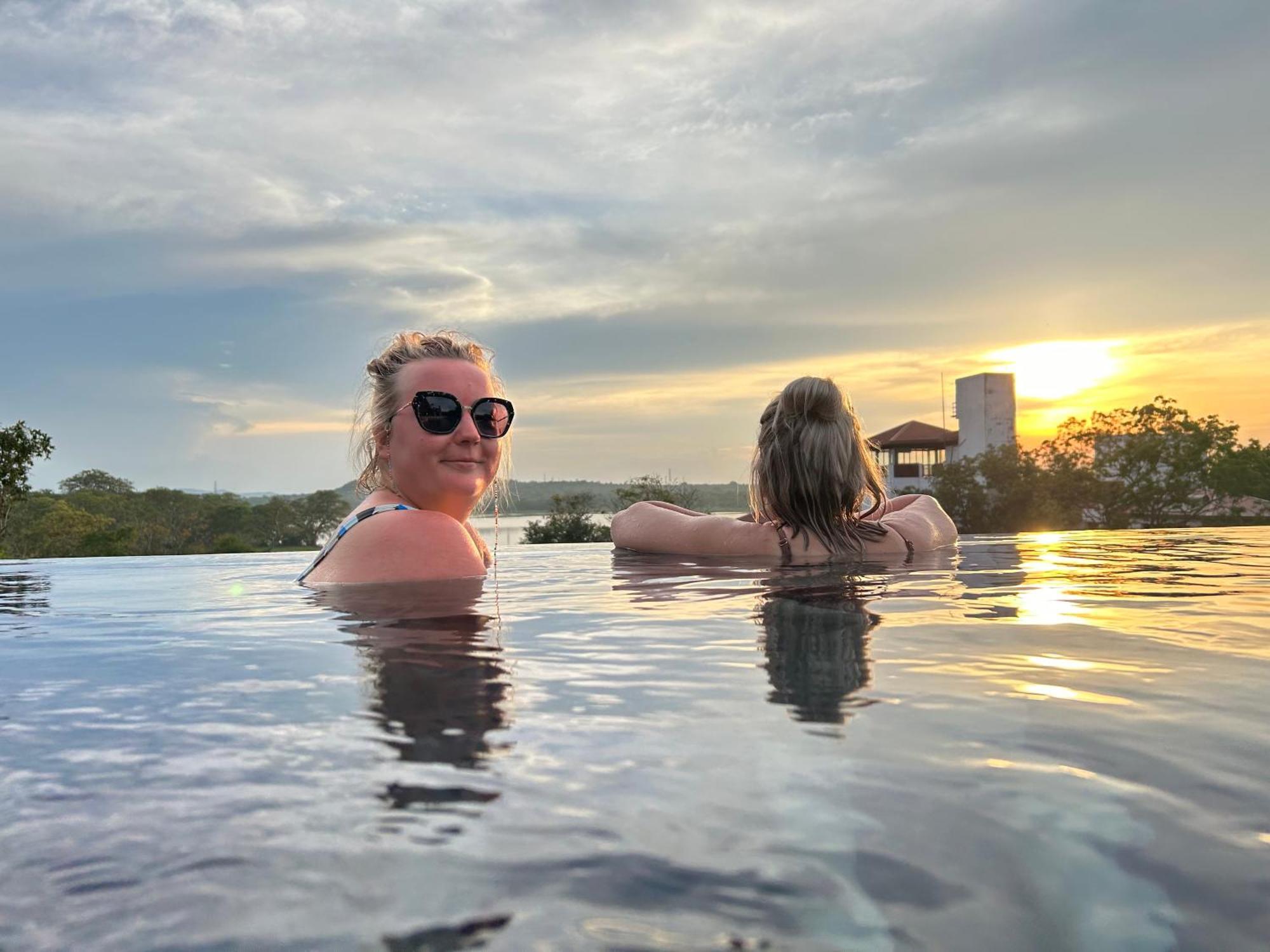 Sundown Lake Hotel & Spa Хабарана Экстерьер фото