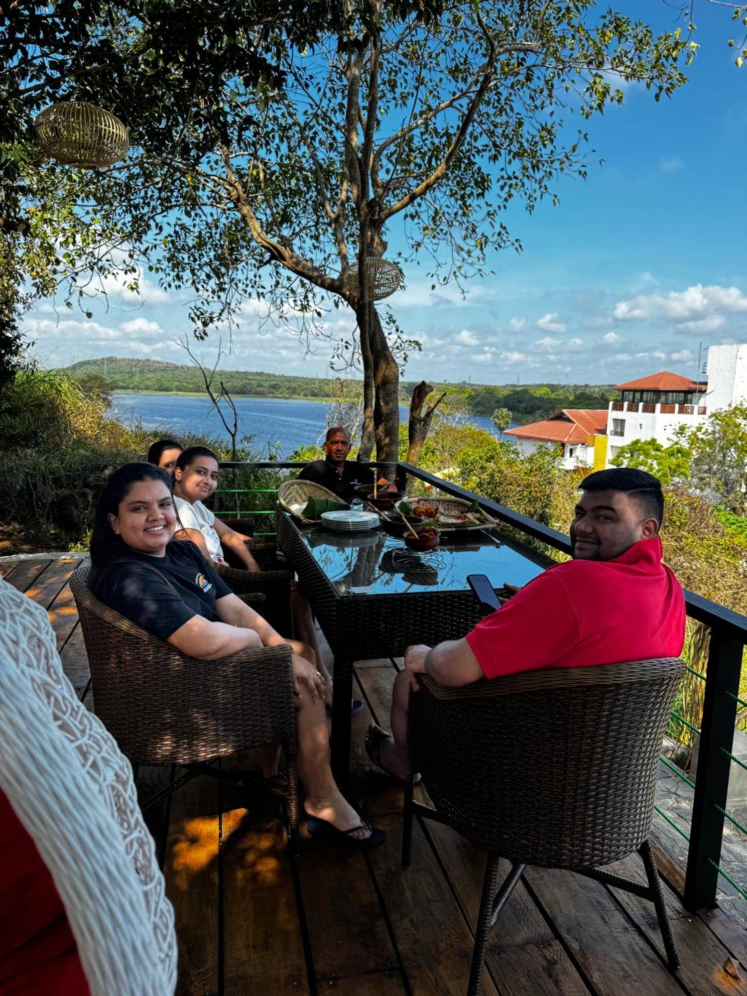 Sundown Lake Hotel & Spa Хабарана Экстерьер фото
